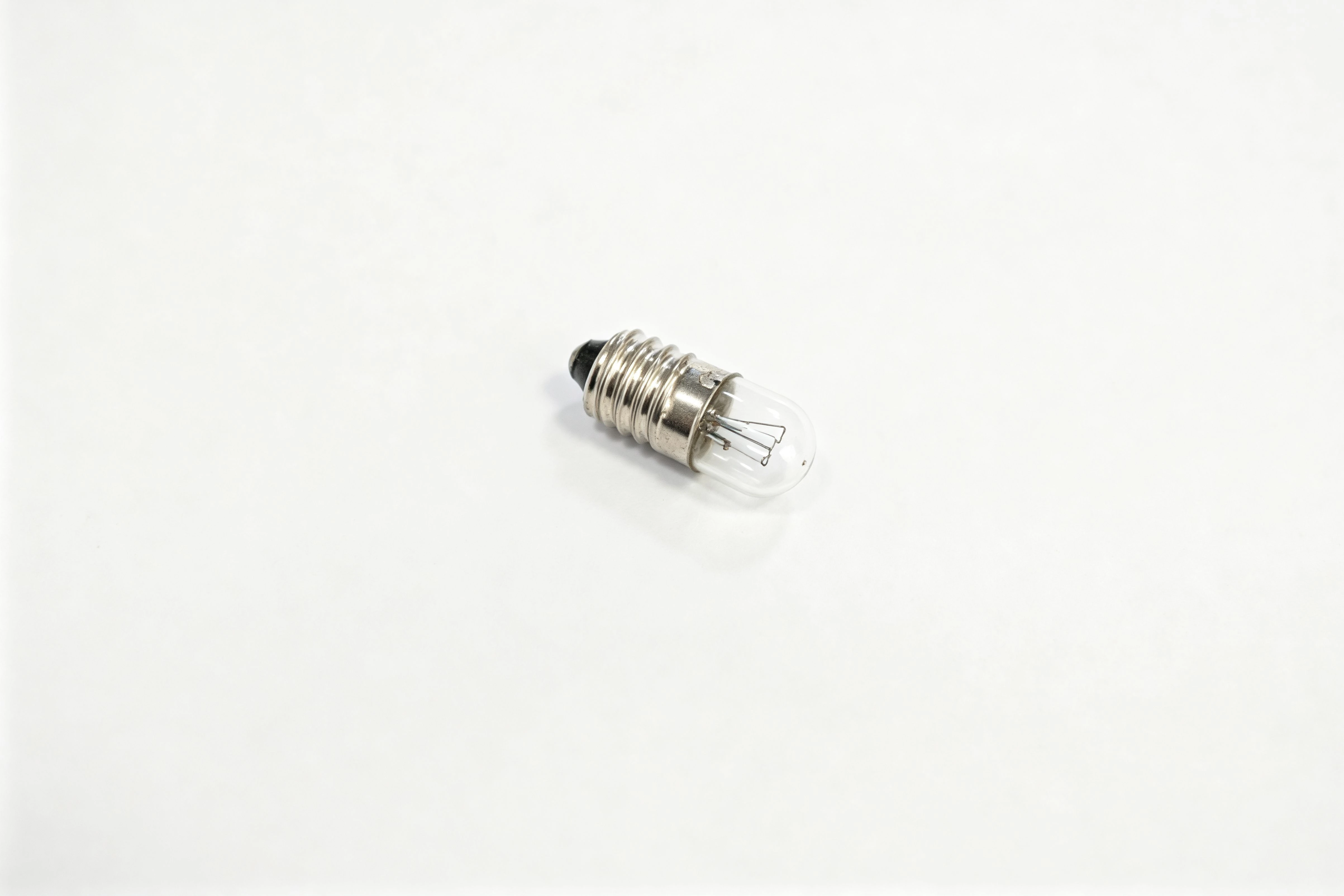 BA9S incandescent bulb