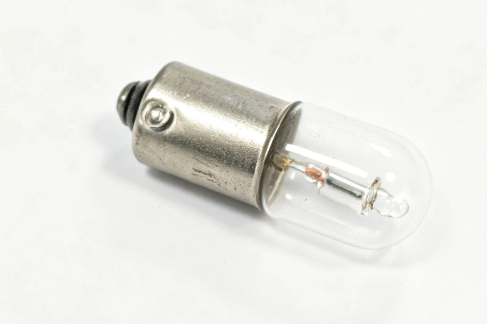 BA9S incandescent bulb