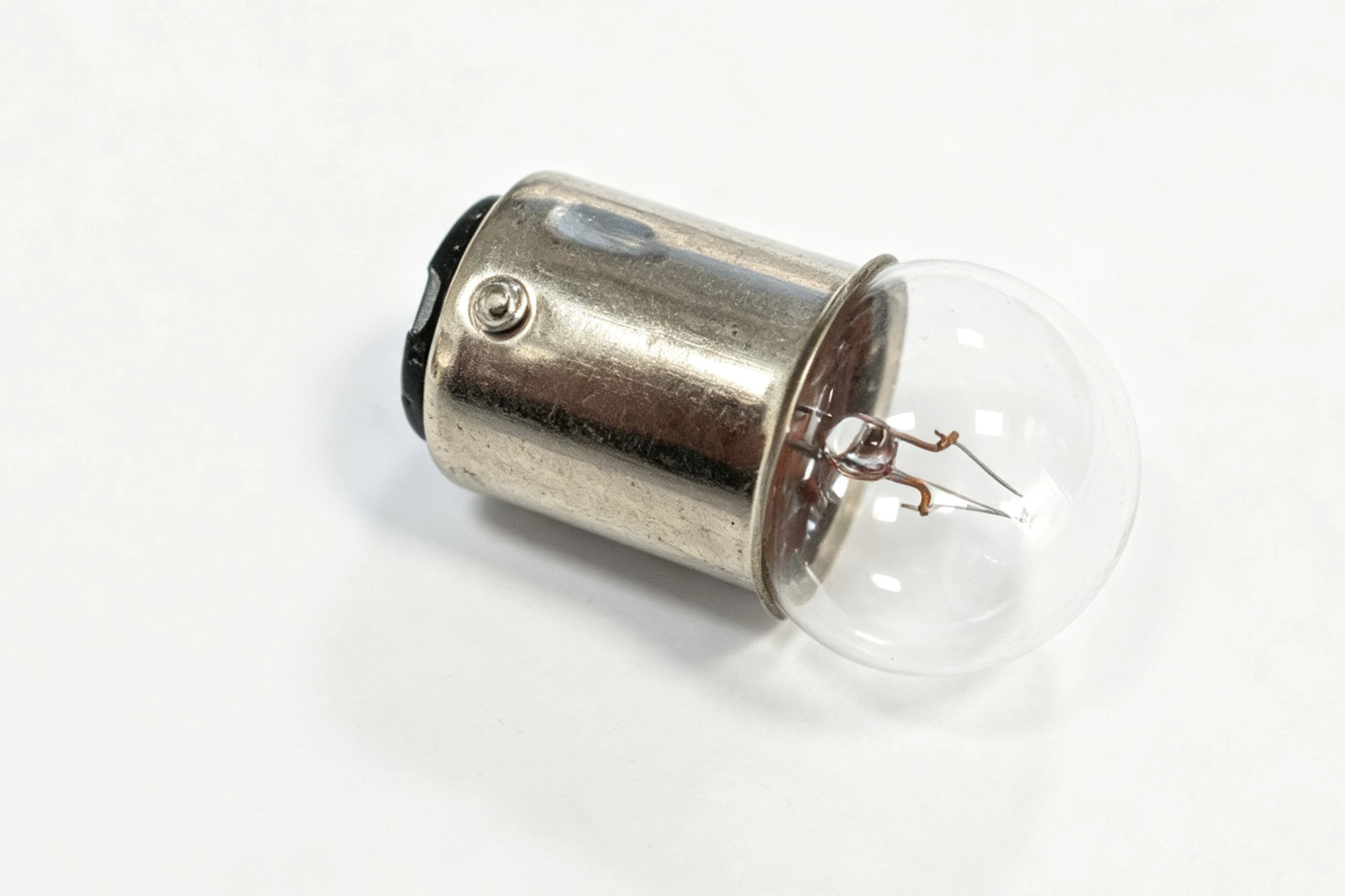 BA15D incandescent bulb