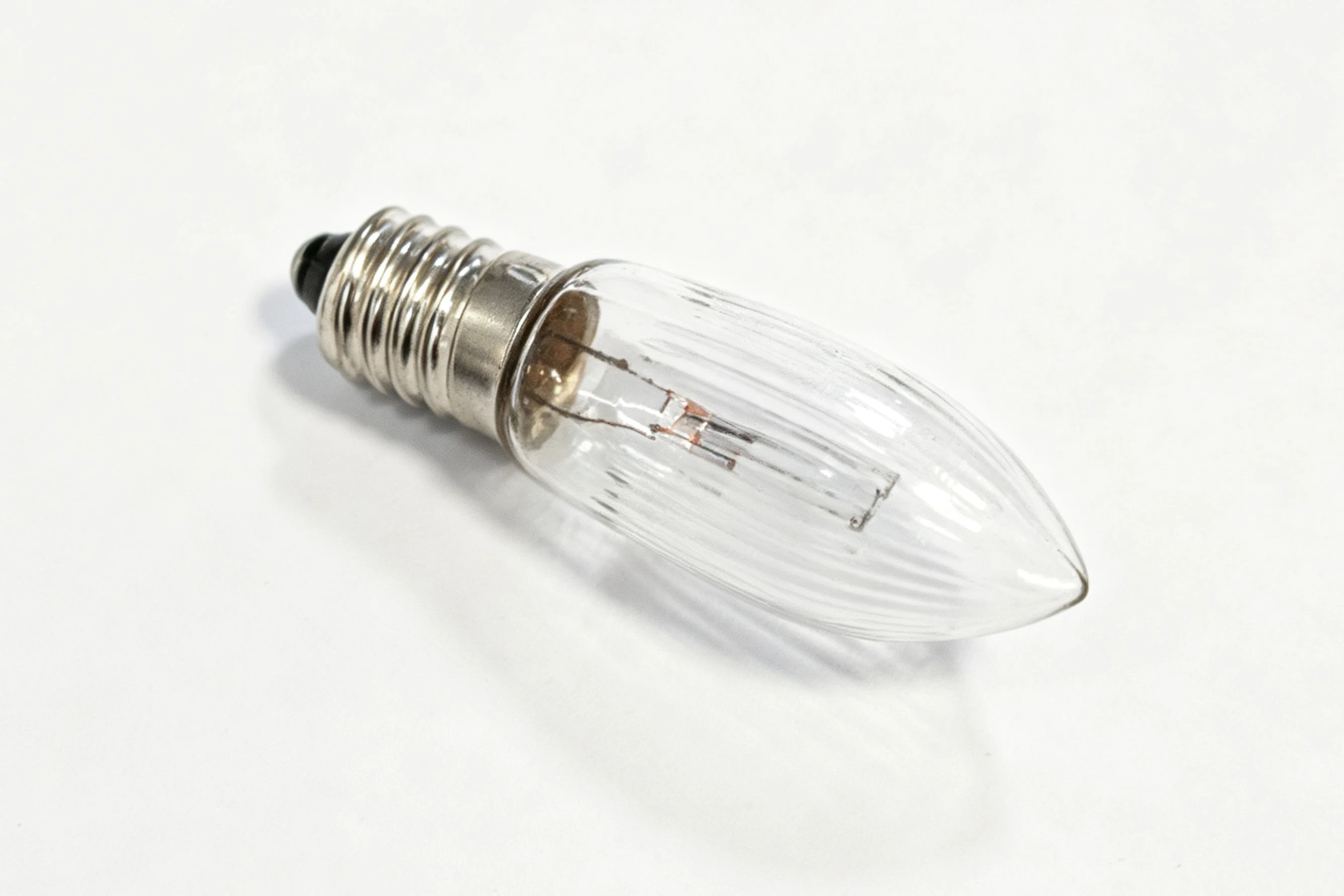 E10 incandescent bulb
