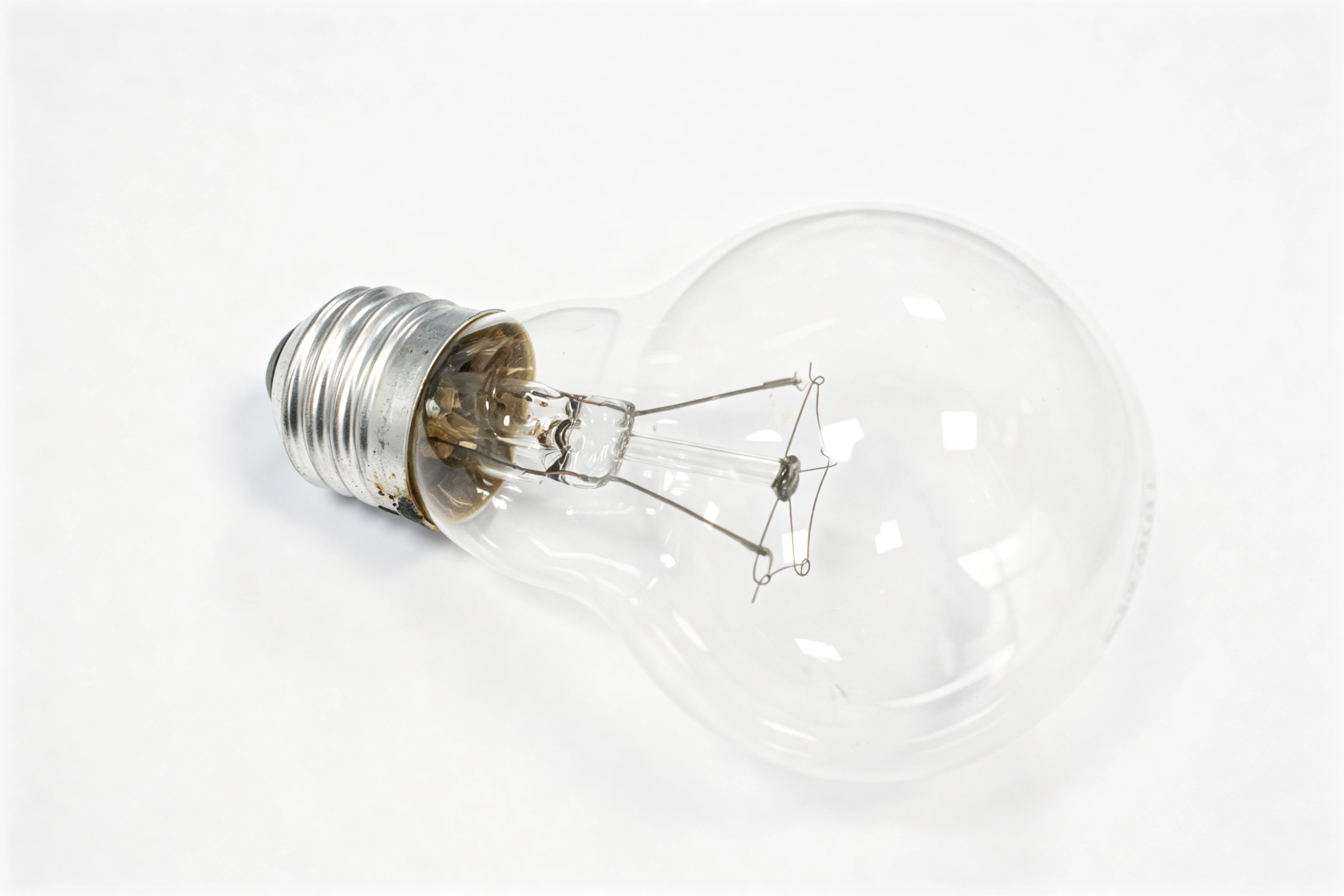 E27 incandescent bulb